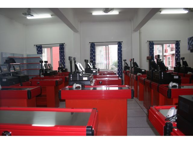 杭州市蕭山第二中等職業(yè)學(xué)校連鎖超市實(shí)訓(xùn)室照片一角.